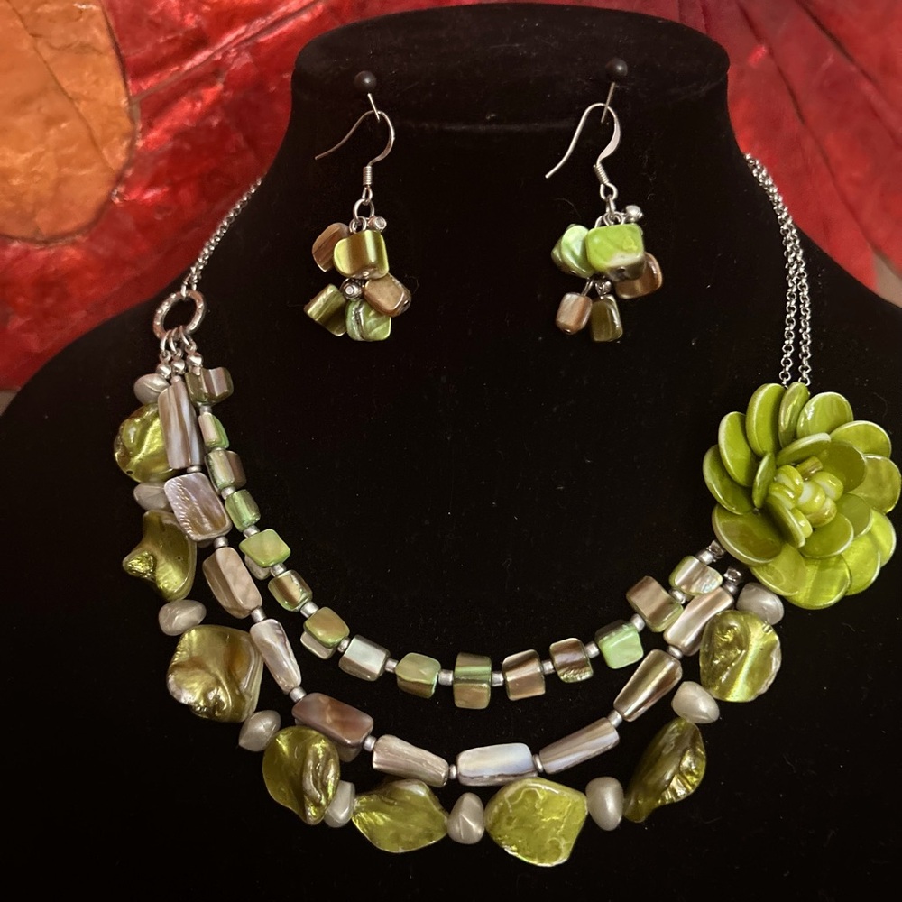 Vintage green New York & Company  necklace & earrings set